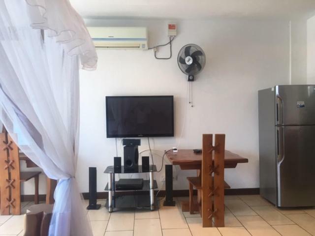 Bamburi Beach Studio Apartment B41 Екстер'єр фото
