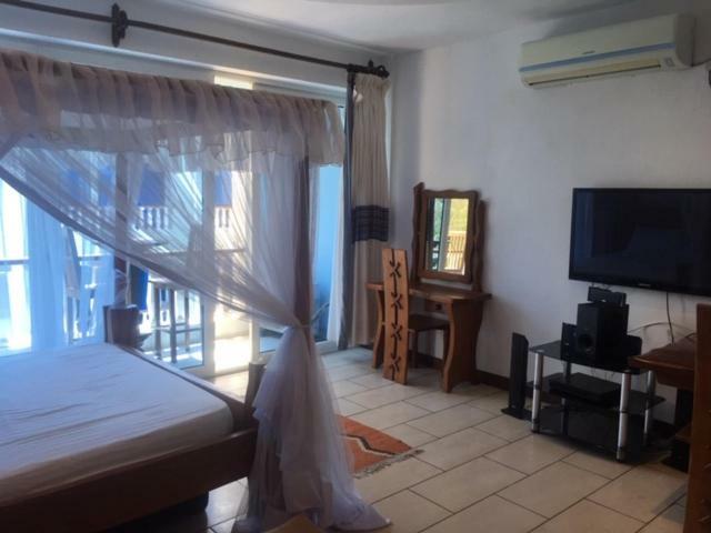Bamburi Beach Studio Apartment B41 Екстер'єр фото